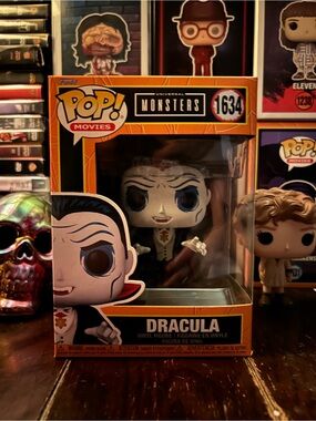 Funko Pop! Movies Universal Monsters Dracula Vinyl Figure - Black, White, Red